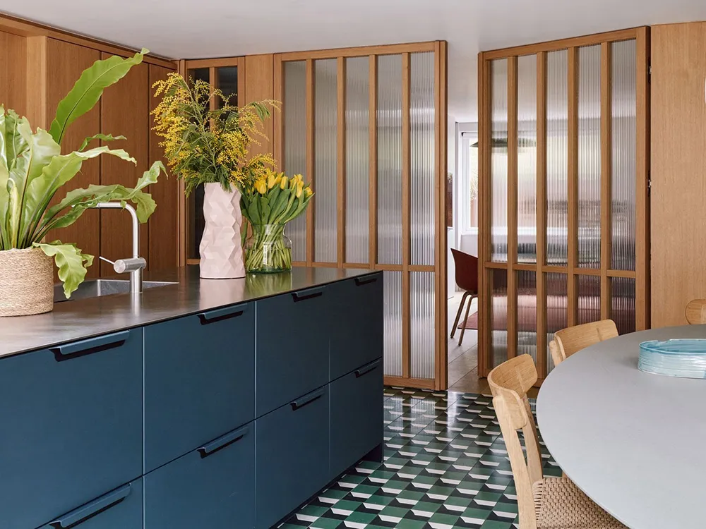 Beaux peintures dans les intérieurs modernes d'une maison victorienne à Londres - Gallery image 6