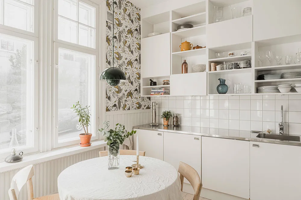 Petite appartement suédois avec sol blanc, inondé de lumière (55 m²) - Gallery image 14