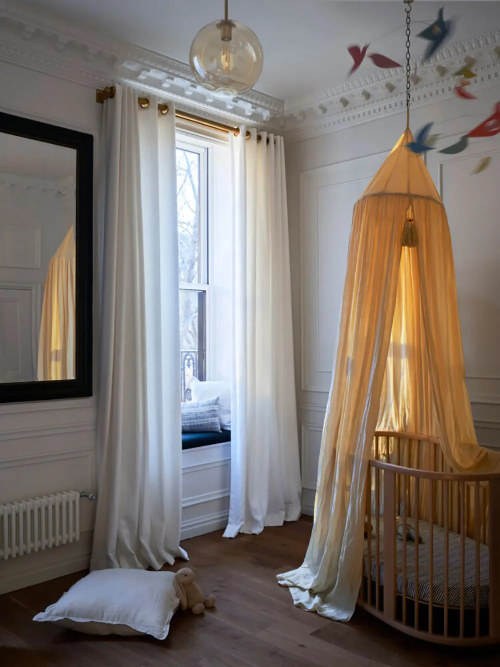 Beautiful Kitchen and Sophisticated Wall Decor: Townhouse in New York - Gallery image 9