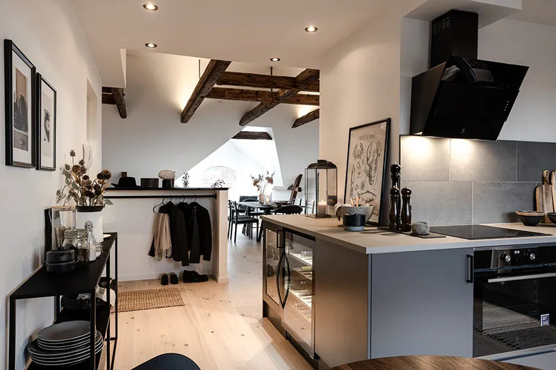 Просторная мансардная квартира со стеклянной перегородкой и балками (108 кв. м) - Gallery image 21