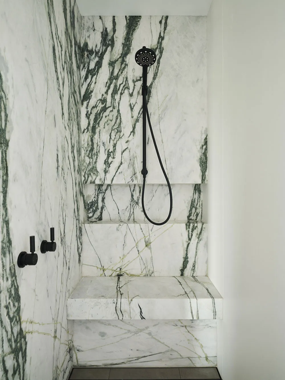 Elegancja i styl: nietypowy wnętrze domu przy oceanie w Australii - Gallery image 13