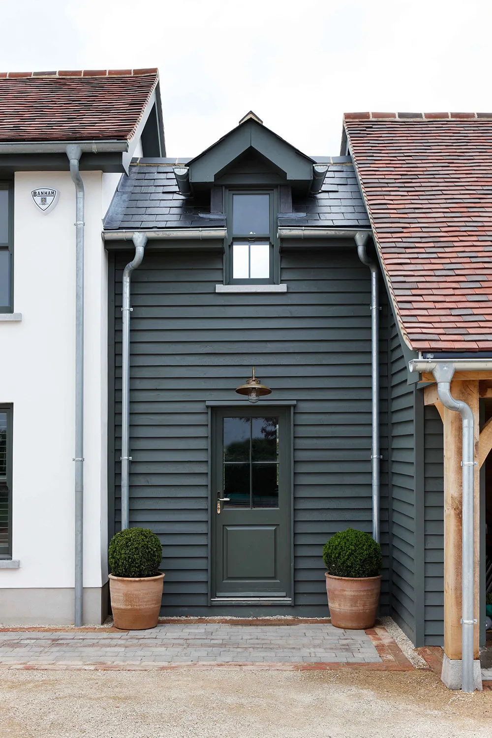 Cozy Country Cottage in England with an Engaging Art Collection - Gallery image 1