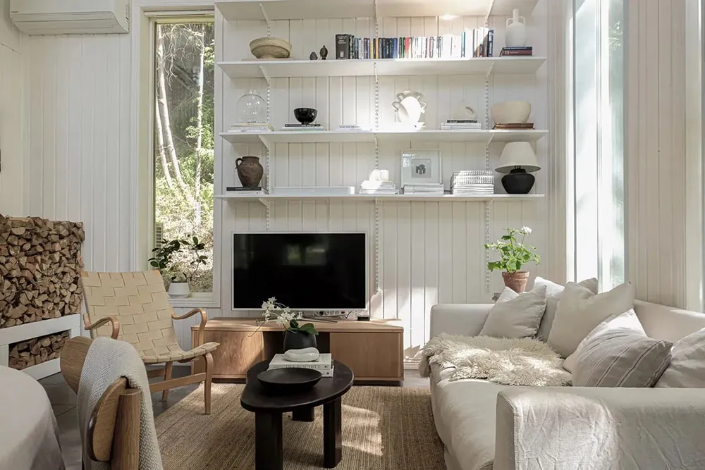 Deuxième lumière et fenêtres partout : maison au bord du lac en Suède - Gallery image 7