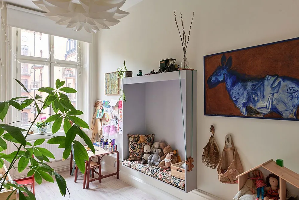 Cuisine en contreplaqué et poêle moderne : un appartement inhabituel à Stockholm (71 m²) - Gallery image 22