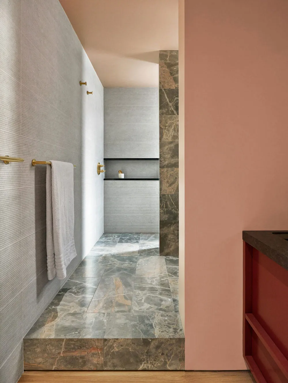 Stylischer Loft in New York mit lebhafter Textilien - Gallery image 19