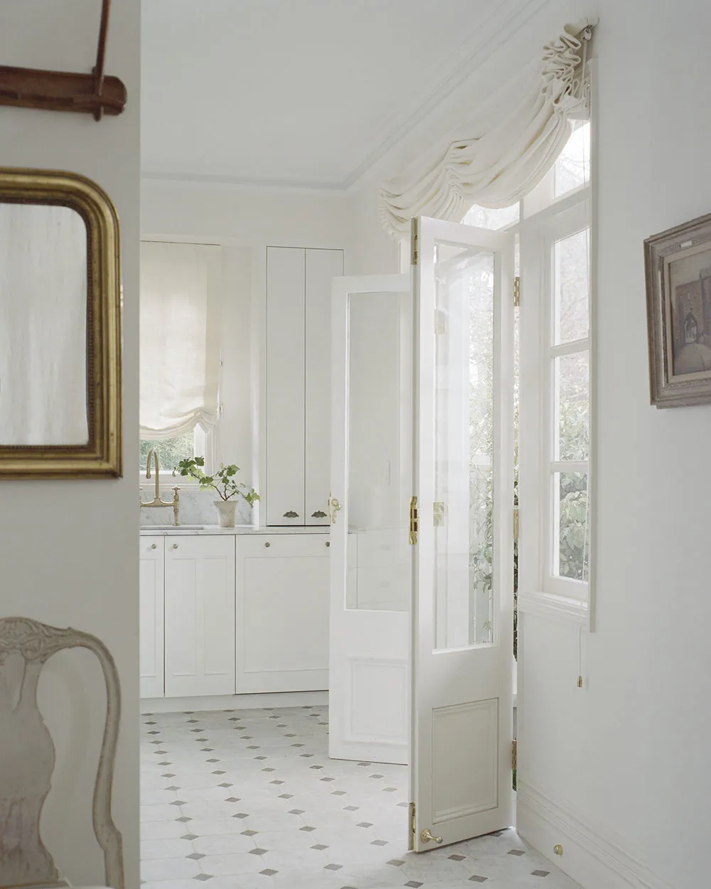 Encantador cottage blanco con muebles vintage en Sídney - Gallery image 8