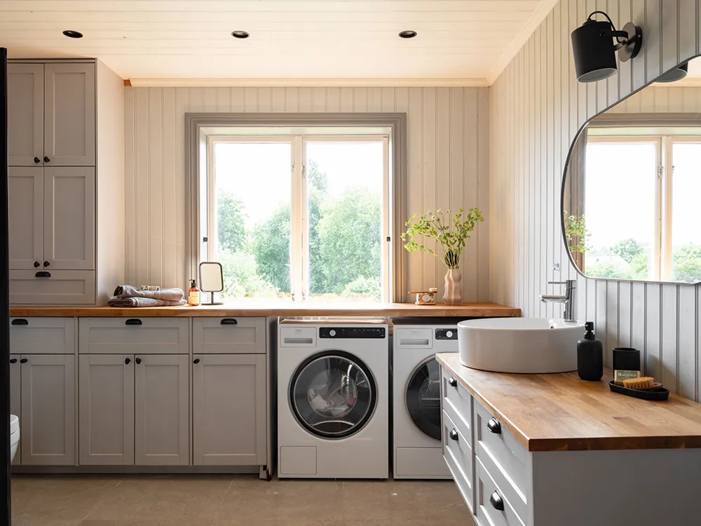 Просторные обновлённые интерьеры традиционной шведской дачи - Gallery image 23