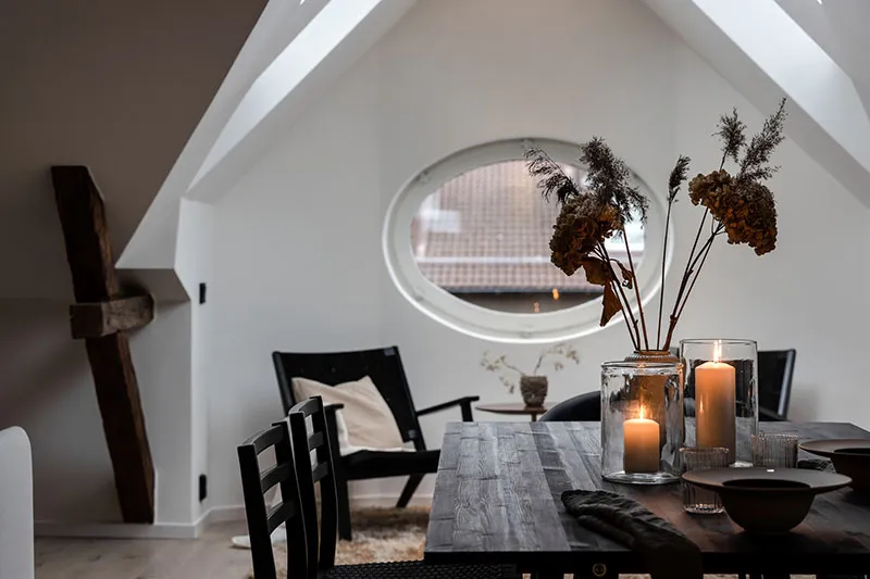 Просторная мансардная квартира со стеклянной перегородкой и балками (108 кв. м) - Gallery image 6