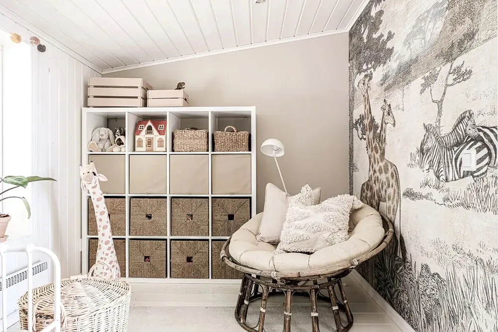 Deuxième lumière et fenêtres partout : maison au bord du lac en Suède - Gallery image 16