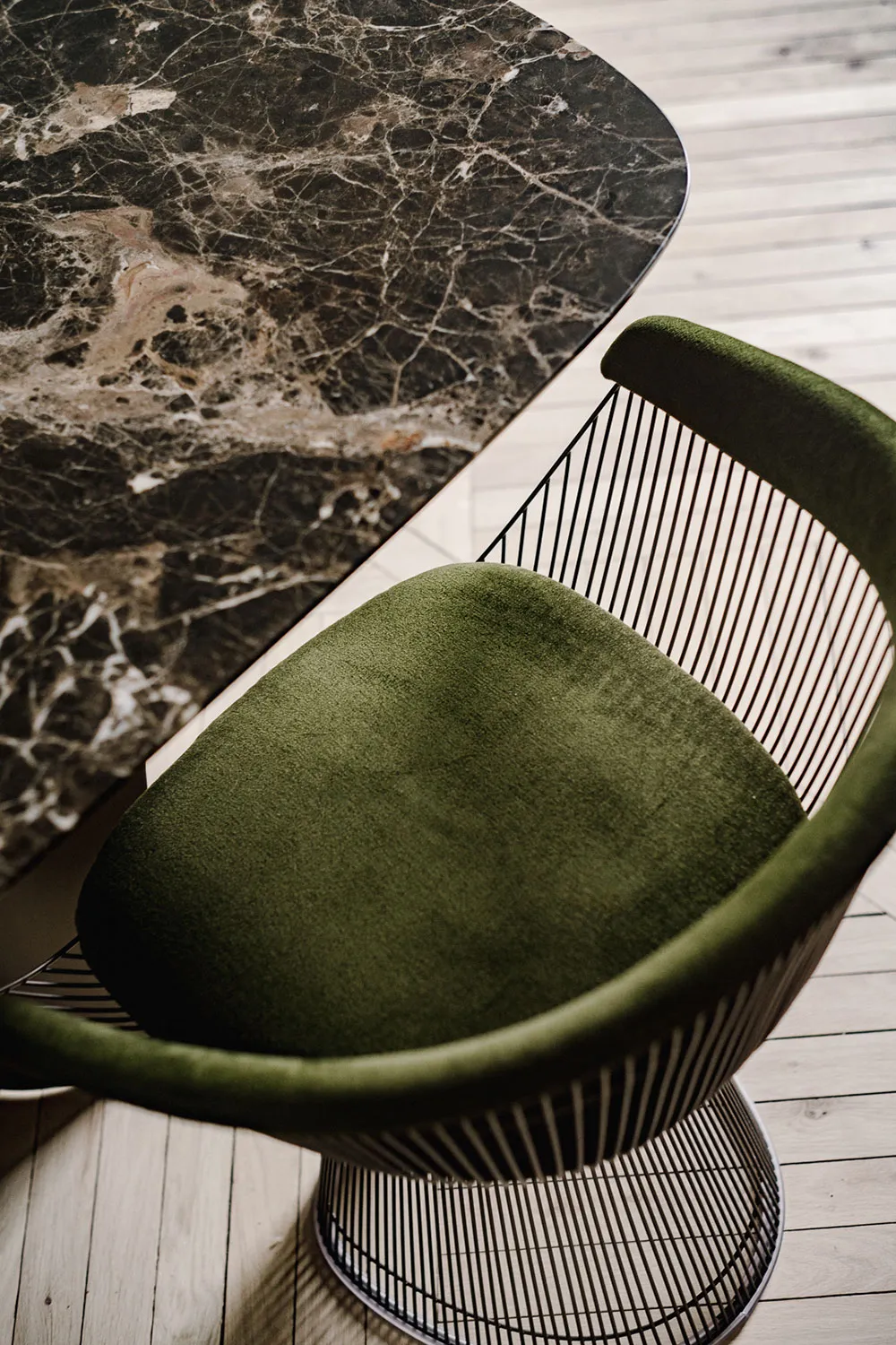 एक और पेरिस… छत के नीचे स्थित यह आकर्षक अपार्टमेंट, आधुनिक एवं स्टाइलिश डिज़ाइन का उत्कृष्ट उदाहरण है. - Gallery image 24