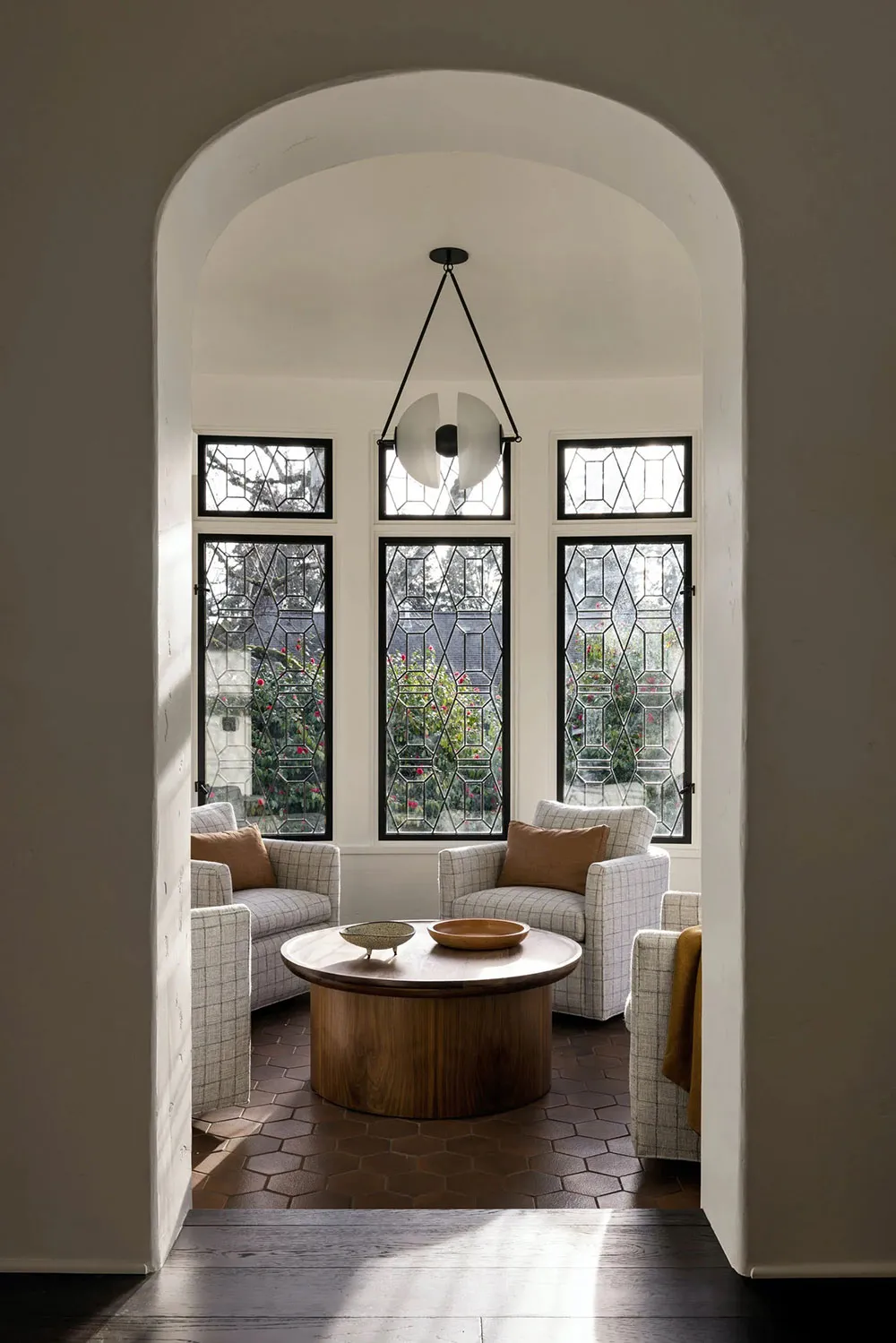 Gamme douce et décorature espagnole : maison aux États-Unis - Gallery image 2