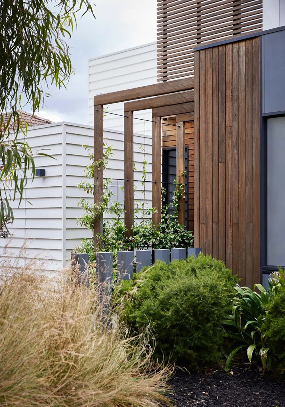 Невеликий сучасний будинок в Австралії з багатьма вікнами - Gallery image 15