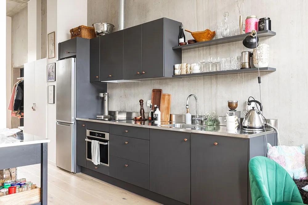 Paredes y techos de concreto a 4 m: loft escandinavo en Malmö (61 m²) - Gallery image 8