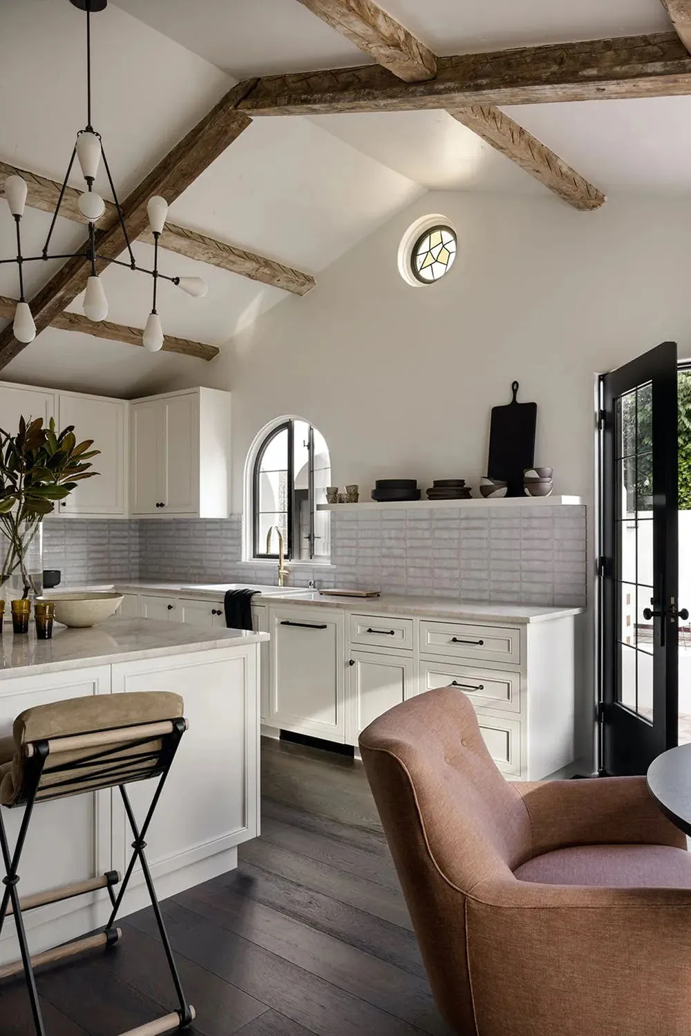 Gamme douce et décorature espagnole : maison aux États-Unis - Gallery image 3