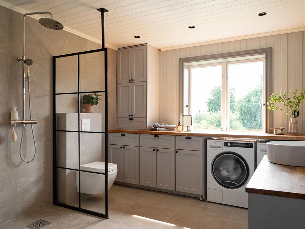 Просторные обновлённые интерьеры традиционной шведской дачи - Gallery image 20