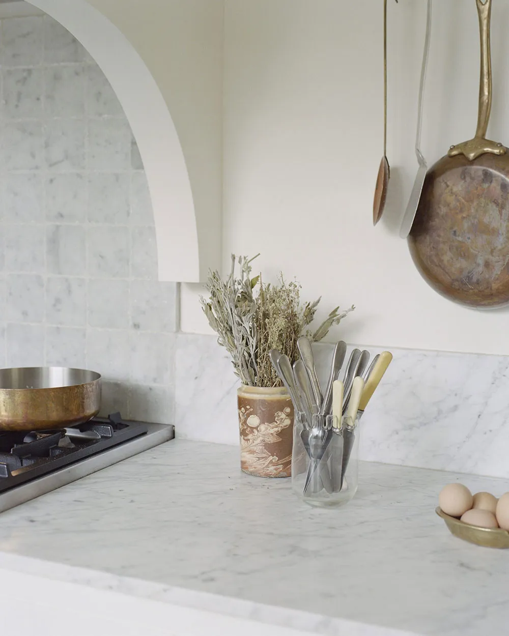 Encantador cottage blanco con muebles vintage en Sídney - Gallery image 13