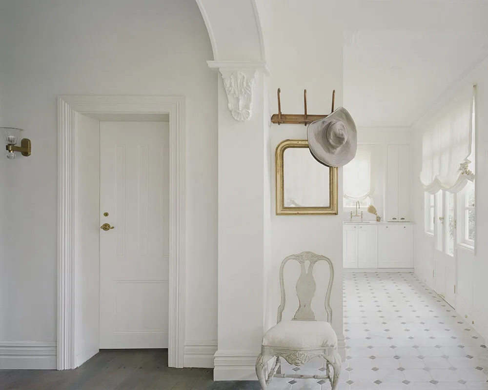 Encantador cottage blanco con muebles vintage en Sídney - Gallery image 7