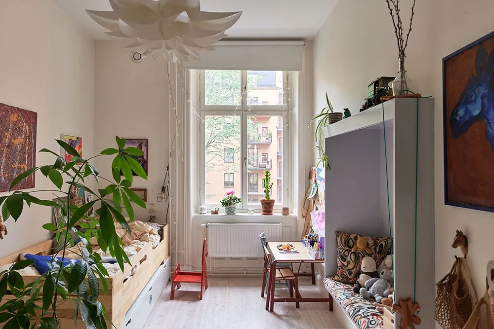 Cuisine en contreplaqué et poêle moderne : un appartement inhabituel à Stockholm (71 m²) - Gallery image 21