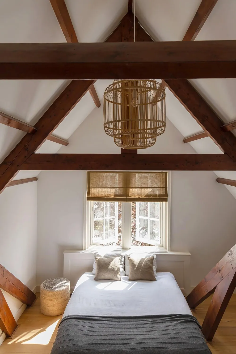 Красиві тони та стильний дизайн у інтер'єрах історичної вілли в Нідерландах - Gallery image 17