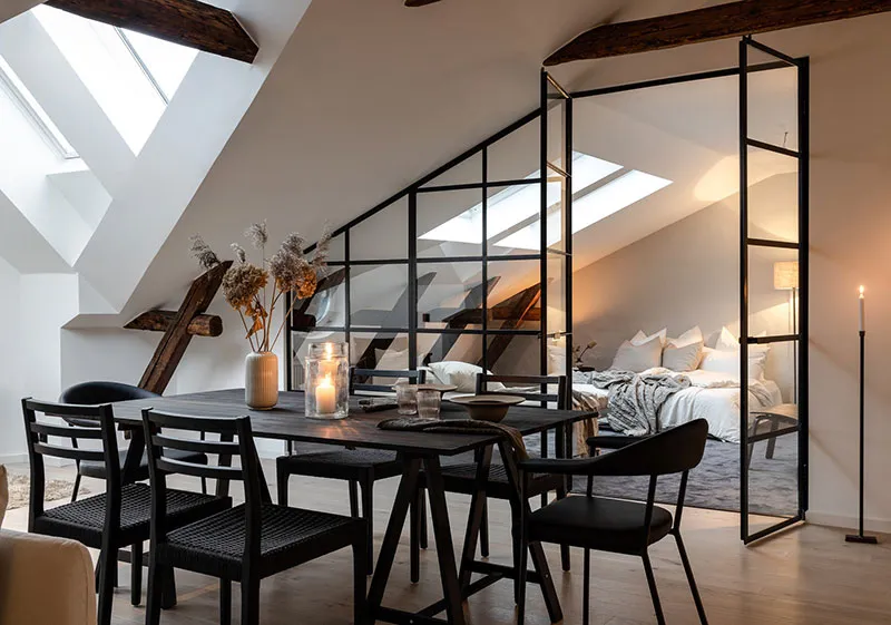 Просторная мансардная квартира со стеклянной перегородкой и балками (108 кв. м) - Gallery image 8