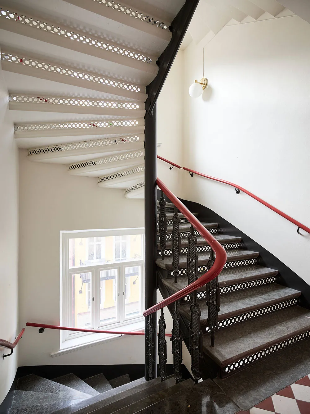 Appartement scandinave lumineux avec mur en brique sur la cuisine et un grenier privé (80 m²) - Gallery image 17