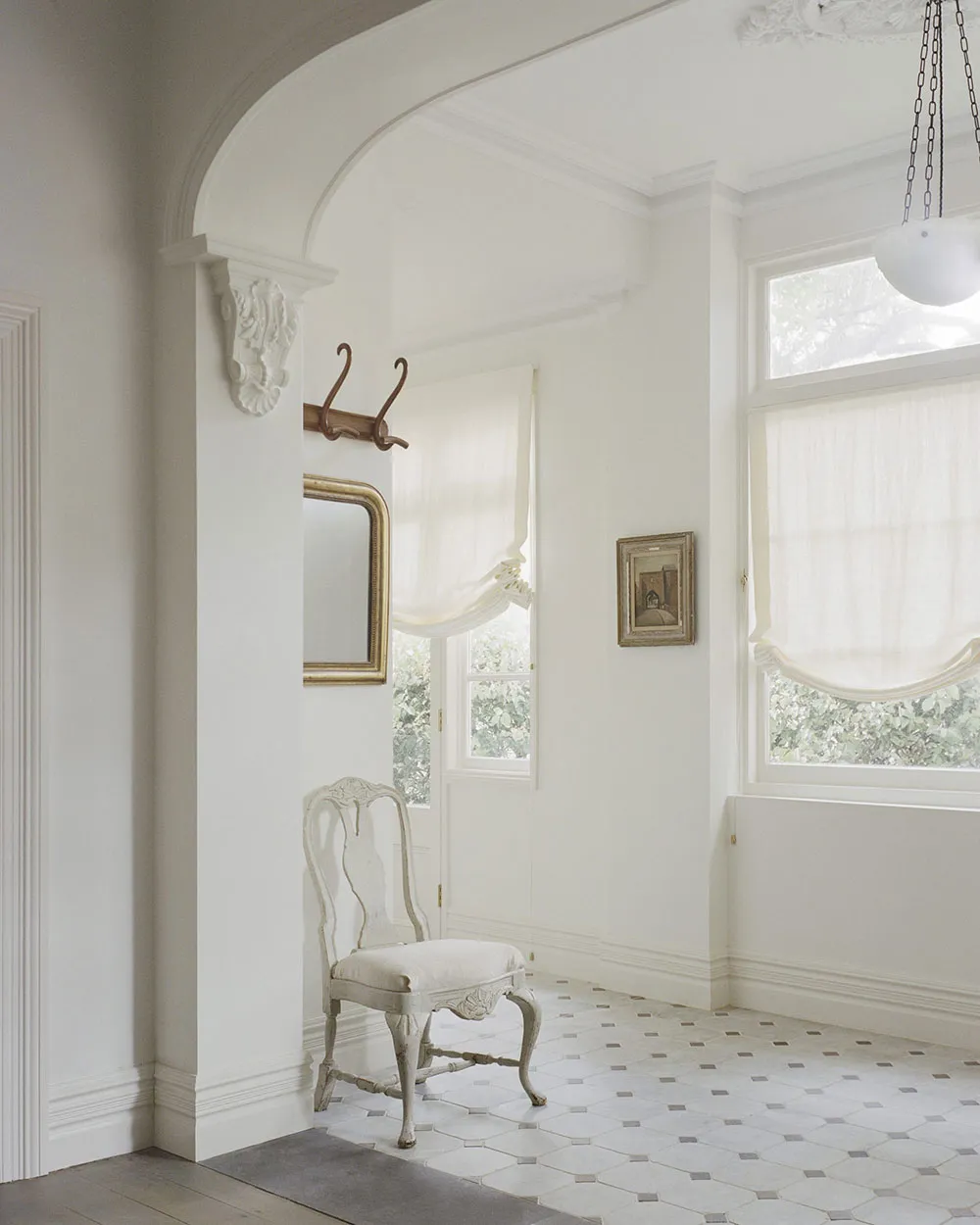 Encantador cottage blanco con muebles vintage en Sídney - Gallery image 6