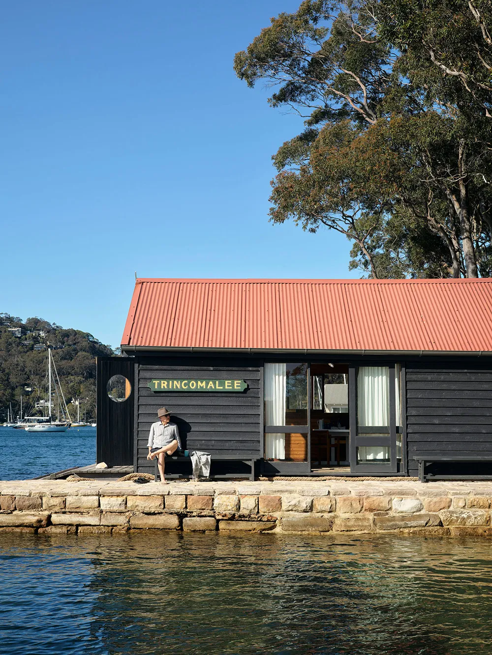 Amenos interiores de madera en un antiguo coto de campo en la costa de Australia - Gallery image 13