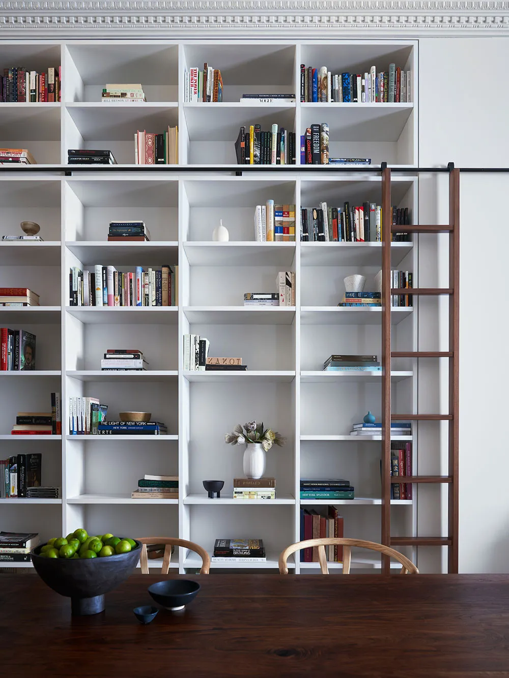 Beautiful Kitchen and Sophisticated Wall Decor: Townhouse in New York - Gallery image 6