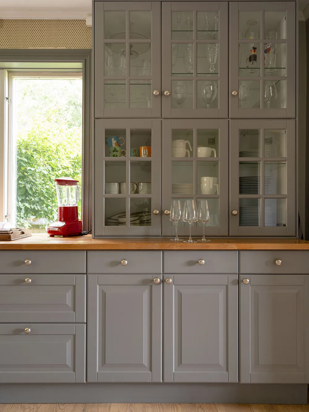 Просторные обновлённые интерьеры традиционной шведской дачи - Gallery image 11