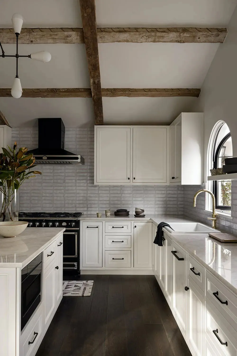 Gamme douce et décorature espagnole : maison aux États-Unis - Gallery image 4