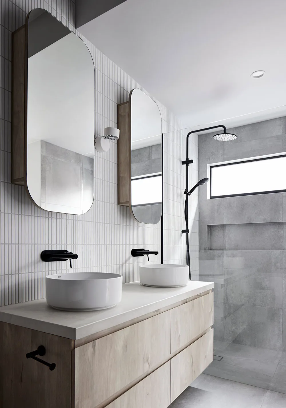 Невеликий сучасний будинок в Австралії з багатьма вікнами - Gallery image 12