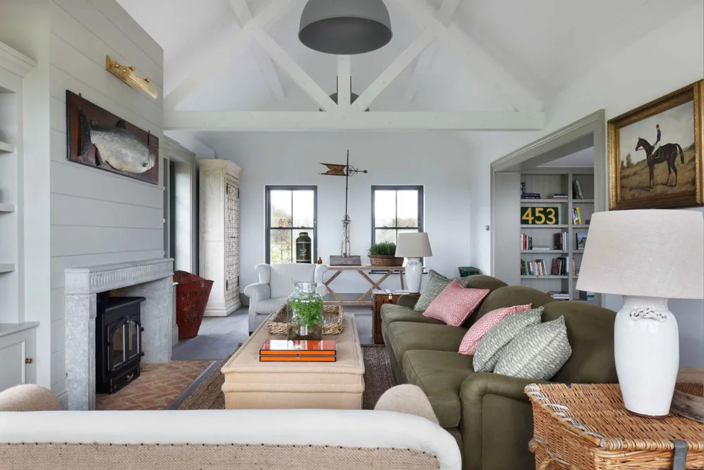 Cozy Country Cottage in England with an Engaging Art Collection - Gallery image 4