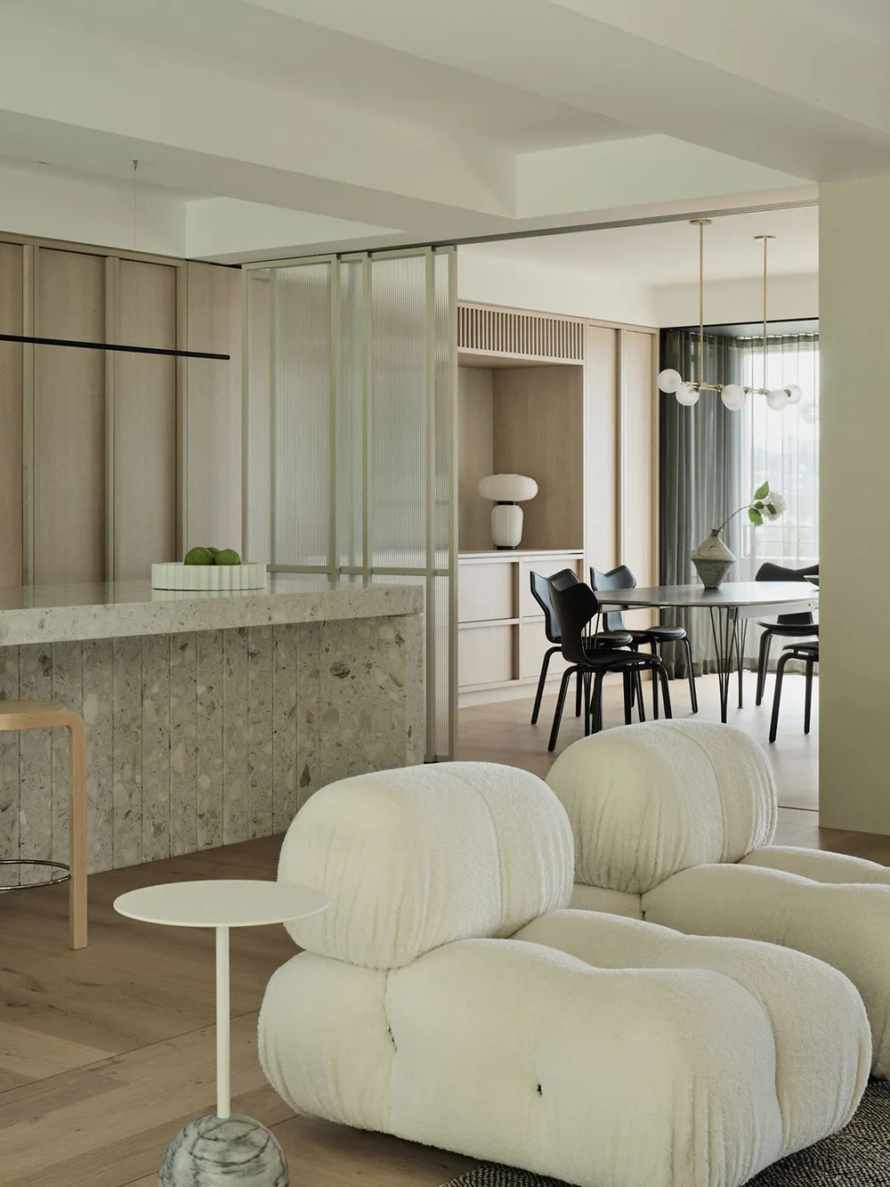 Elegancja i styl: nietypowy wnętrze domu przy oceanie w Australii - Gallery image 5