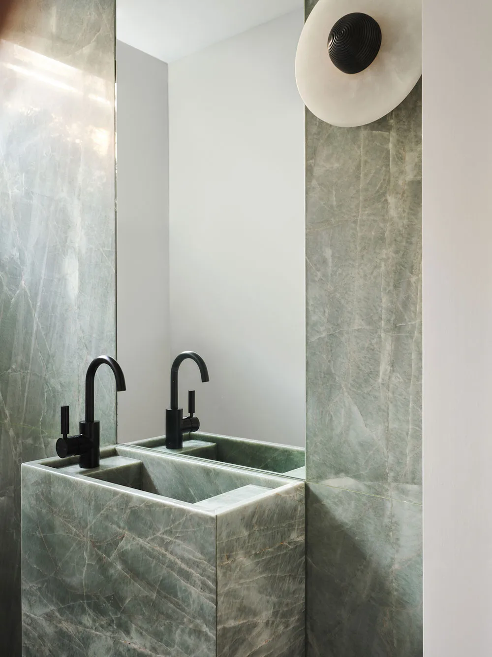 Elegancja i styl: nietypowy wnętrze domu przy oceanie w Australii - Gallery image 11