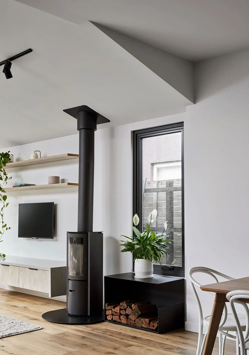 Невеликий сучасний будинок в Австралії з багатьма вікнами - Gallery image 5