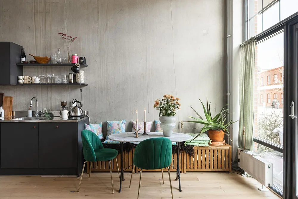 Paredes y techos de concreto a 4 m: loft escandinavo en Malmö (61 m²) - Gallery image 2