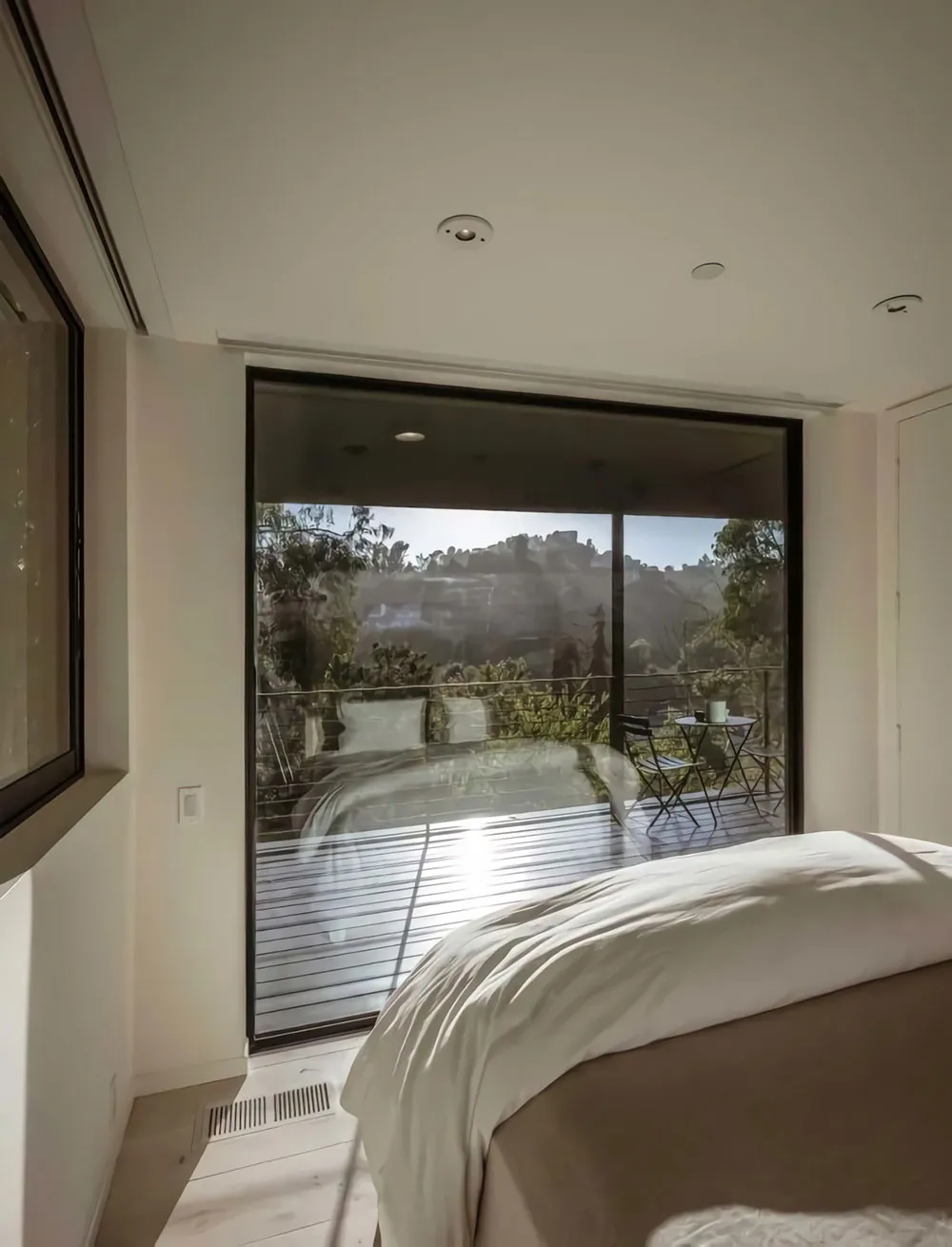 Небольшой сборный дом в Калифорнии с японской эстетикой и видовой террасой (60 кв. м) - Gallery image 9