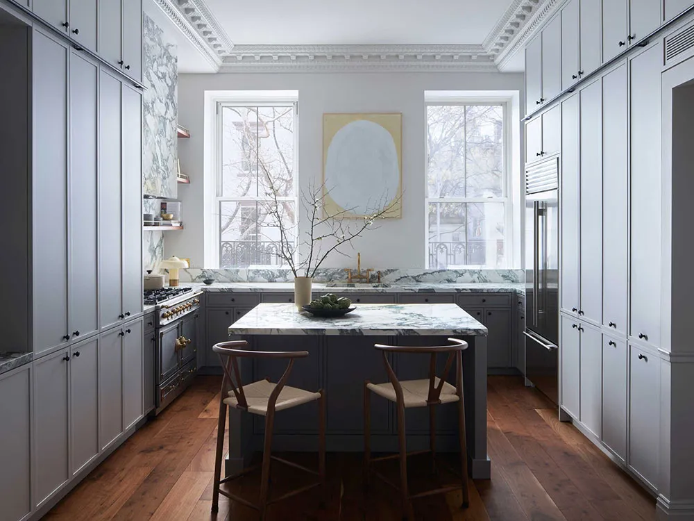 Beautiful Kitchen and Sophisticated Wall Decor: Townhouse in New York - Gallery image 2