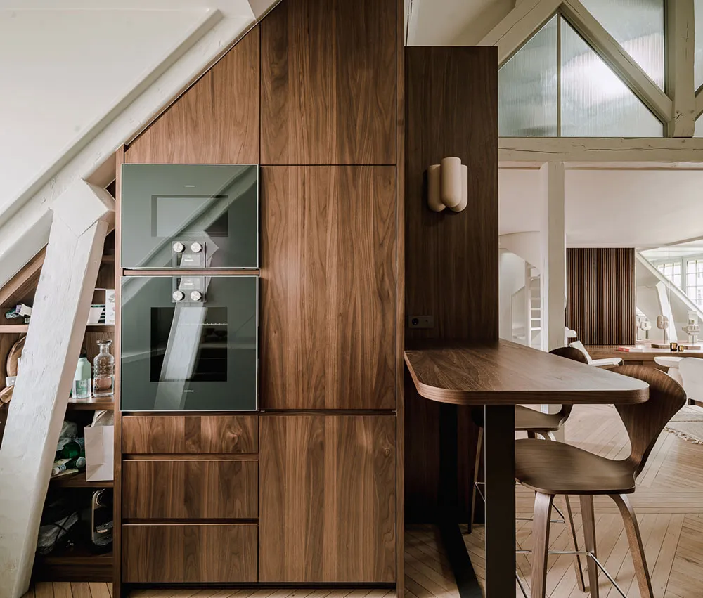 एक और पेरिस… छत के नीचे स्थित यह आकर्षक अपार्टमेंट, आधुनिक एवं स्टाइलिश डिज़ाइन का उत्कृष्ट उदाहरण है. - Gallery image 14