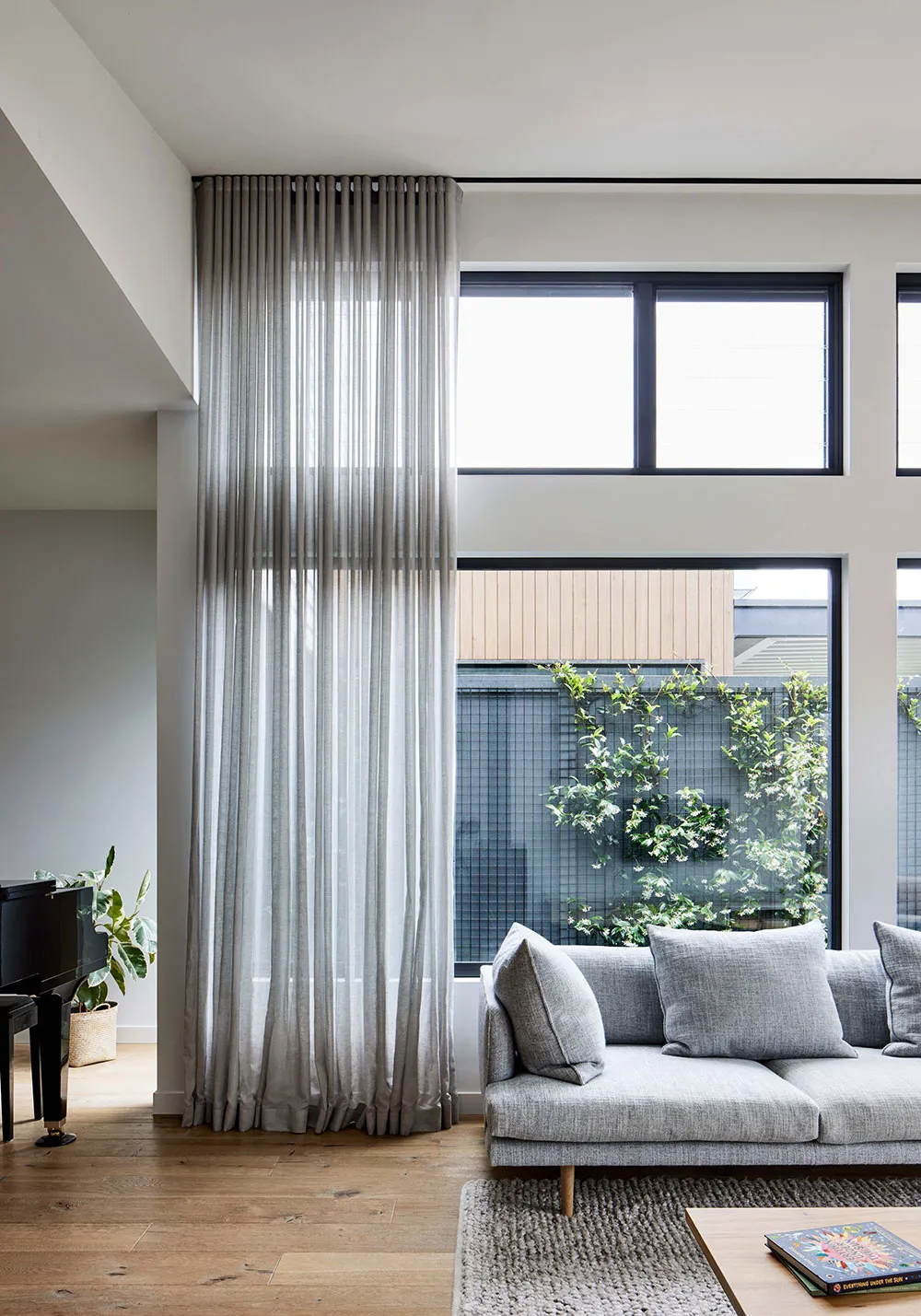 Невеликий сучасний будинок в Австралії з багатьма вікнами - Gallery image 4