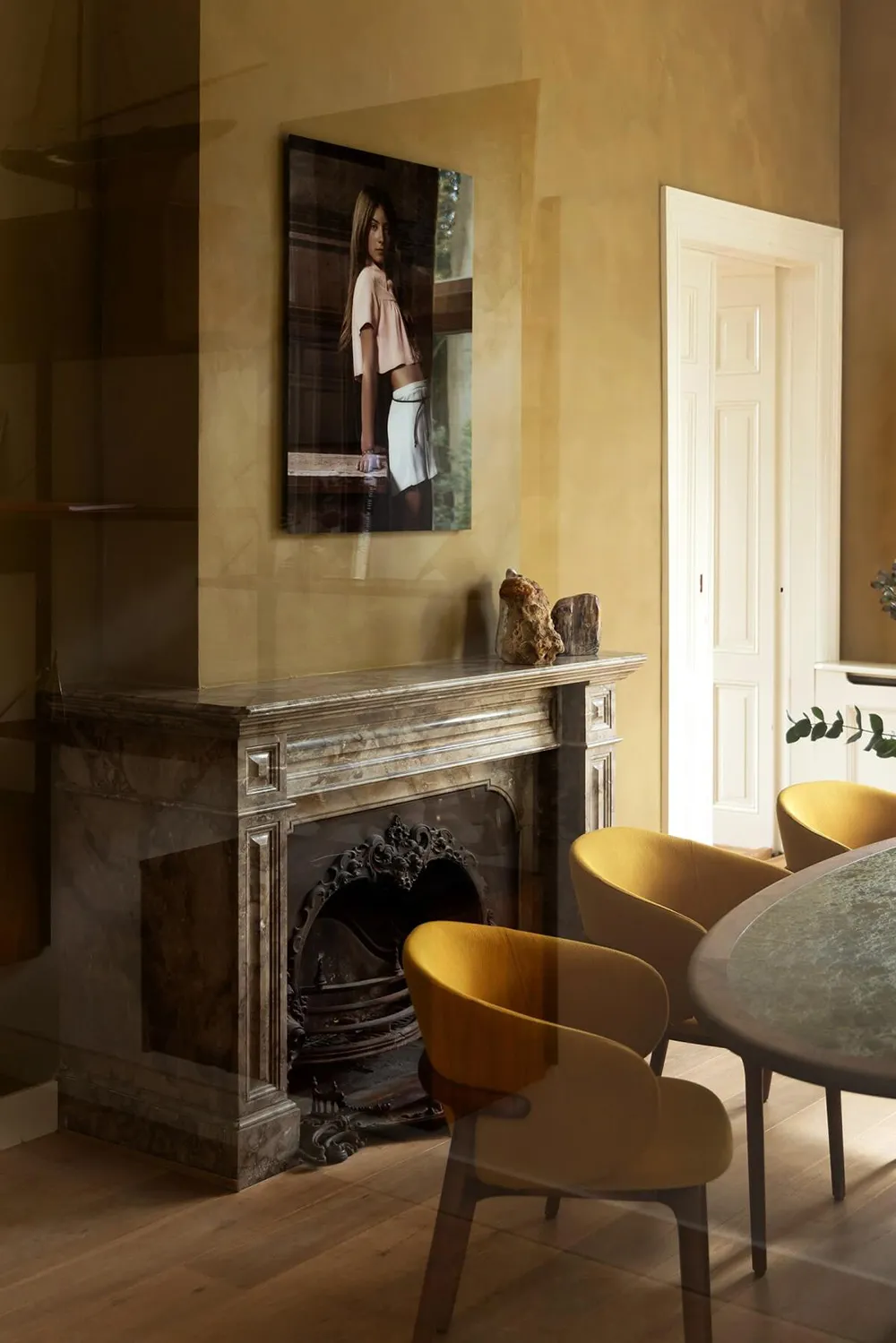 Красиві тони та стильний дизайн у інтер'єрах історичної вілли в Нідерландах - Gallery image 12