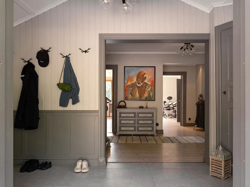 Просторные обновлённые интерьеры традиционной шведской дачи - Gallery image 16