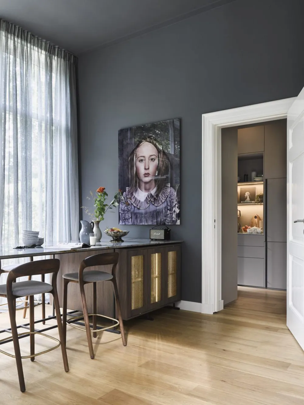 Красиві тони та стильний дизайн у інтер'єрах історичної вілли в Нідерландах - Gallery image 7