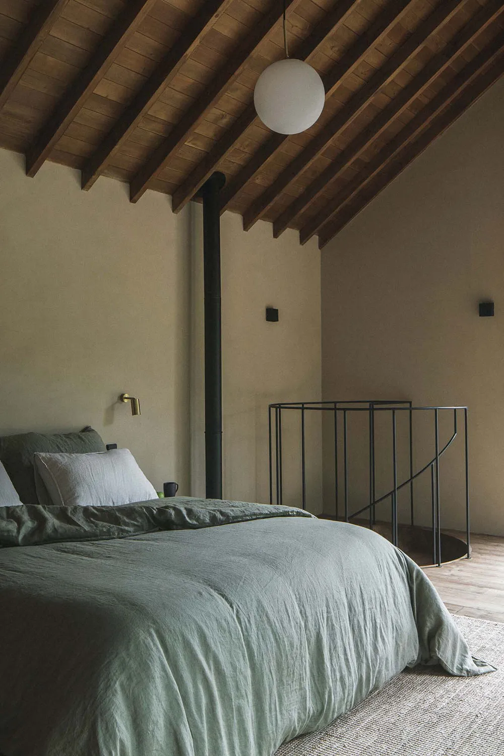 Small Cottage by the River in the Forest of Portugal - Gallery image 18