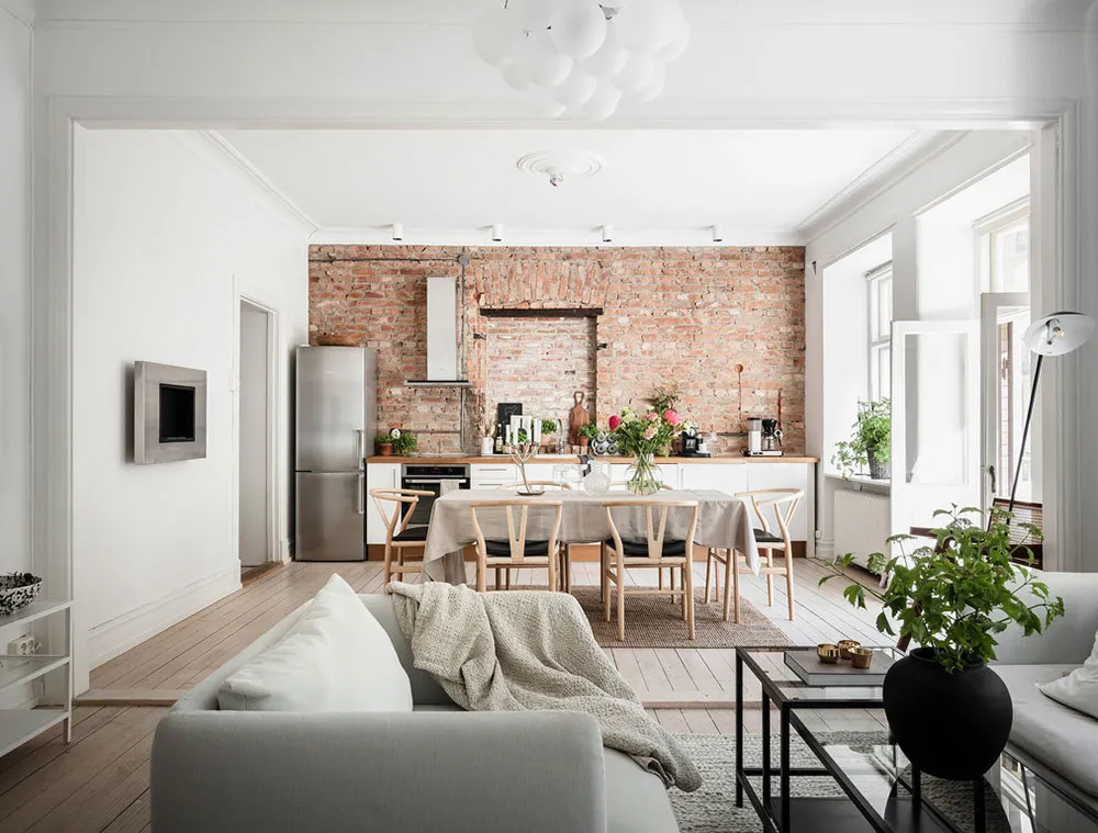 Светлый скандинавский интерьер со старинной кирпичной стеной на кухне (87 кв. м) - Gallery image 2