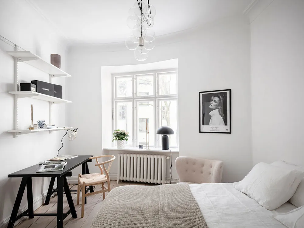 Светлый скандинавский интерьер со старинной кирпичной стеной на кухне (87 кв. м) - Gallery image 13