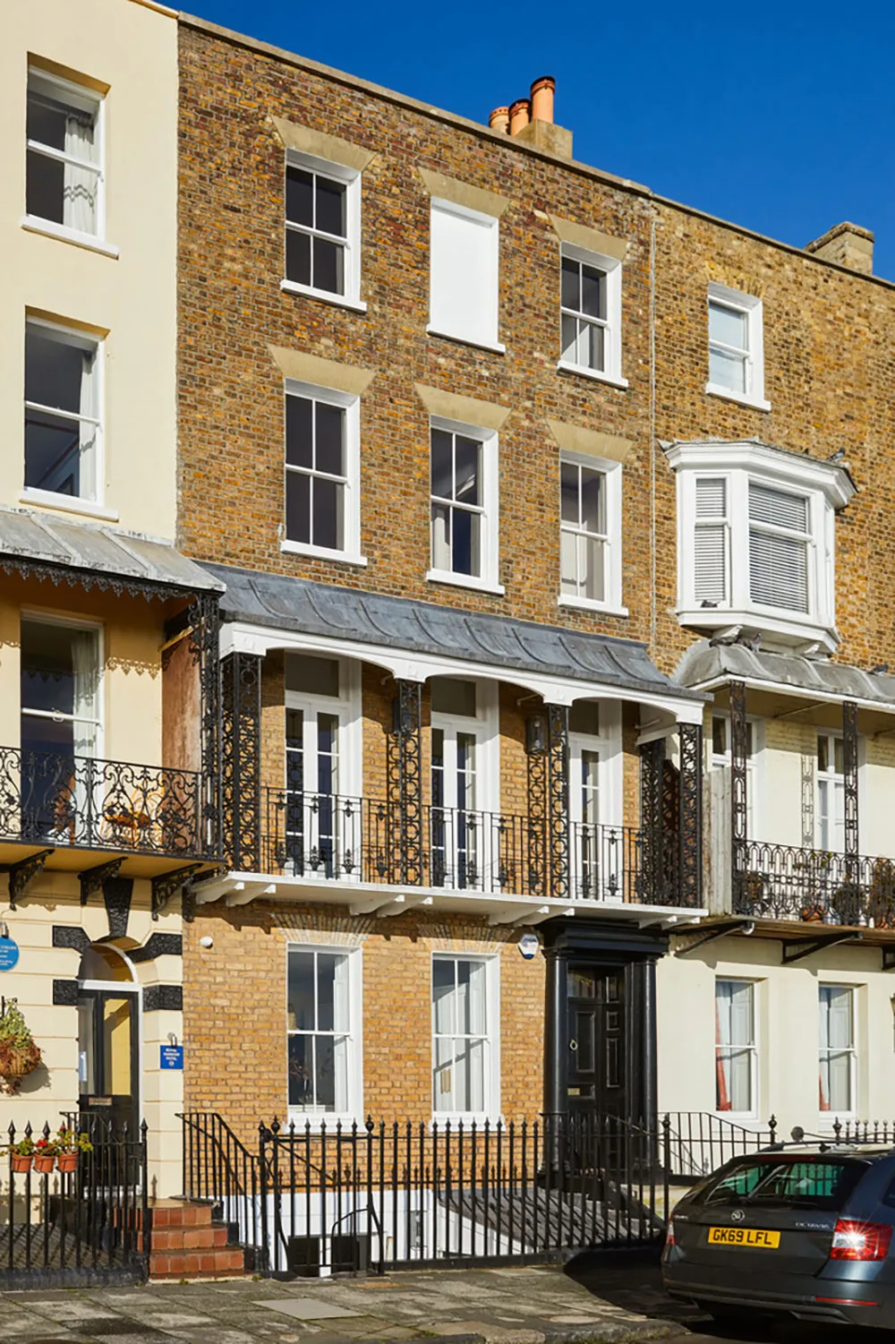 Georgijski taunhaus przy morzu w Anglii - Gallery image 1