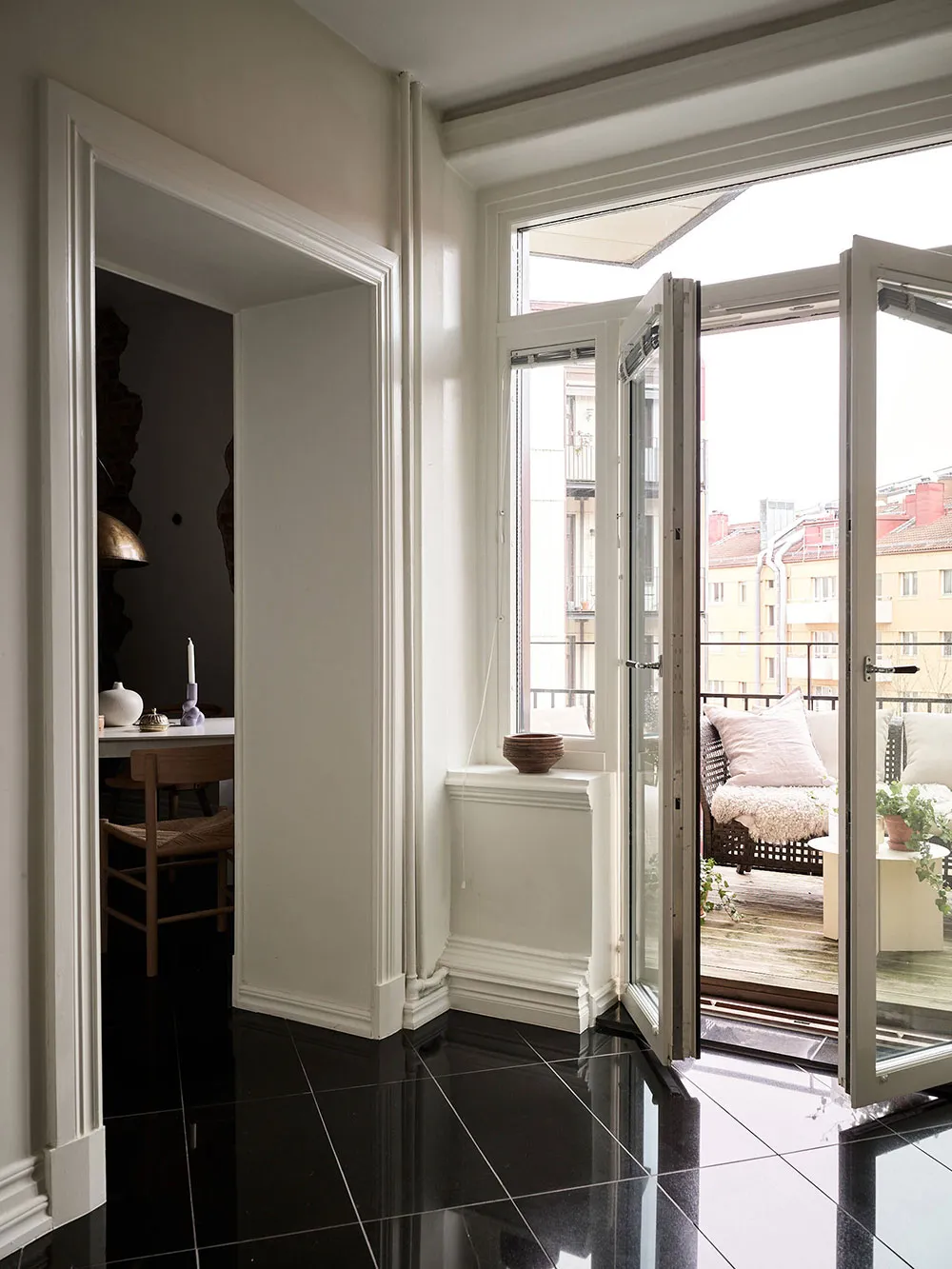 Appartement scandinave lumineux avec mur en brique sur la cuisine et un grenier privé (80 m²) - Gallery image 10