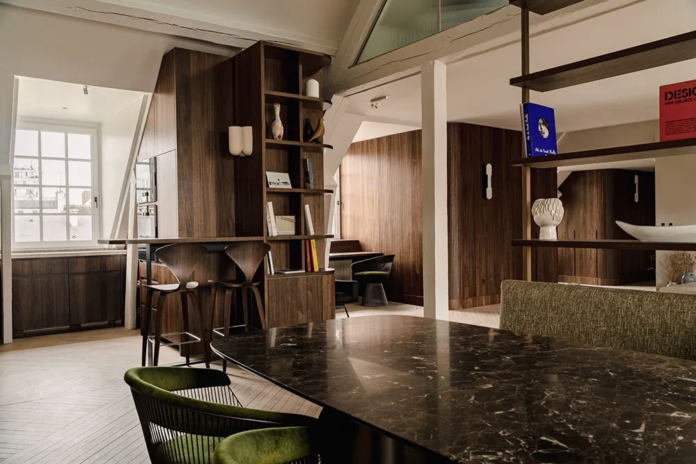 एक और पेरिस… छत के नीचे स्थित यह आकर्षक अपार्टमेंट, आधुनिक एवं स्टाइलिश डिज़ाइन का उत्कृष्ट उदाहरण है. - Gallery image 6