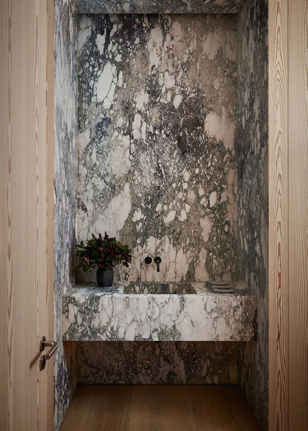 Magnificent Loft in Old Garage Space in New York - Gallery image 7